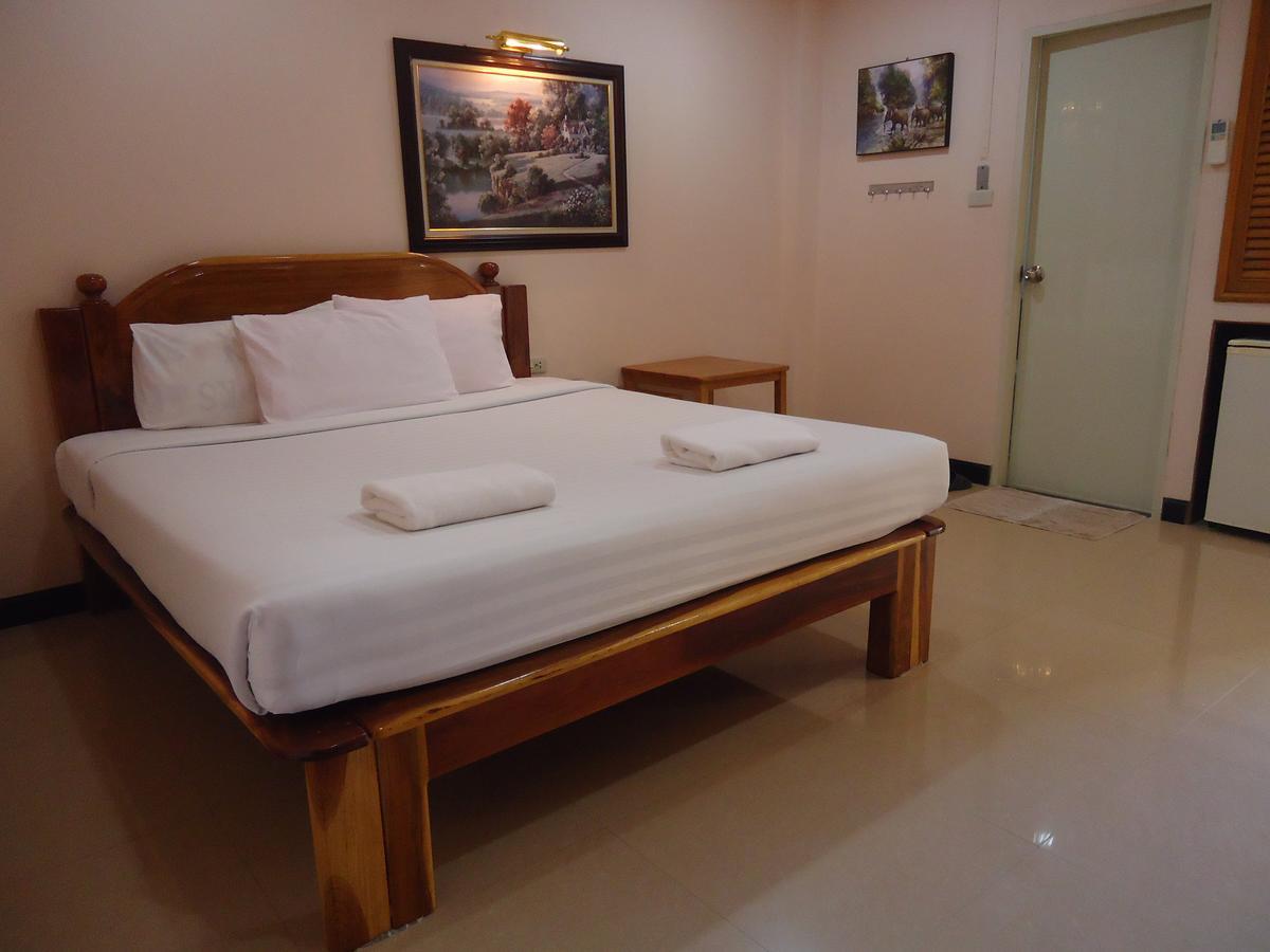 Phadaeng Hotel Ubon Ratchathani Bagian luar foto